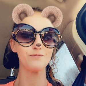 Meet your Posher, Brittney